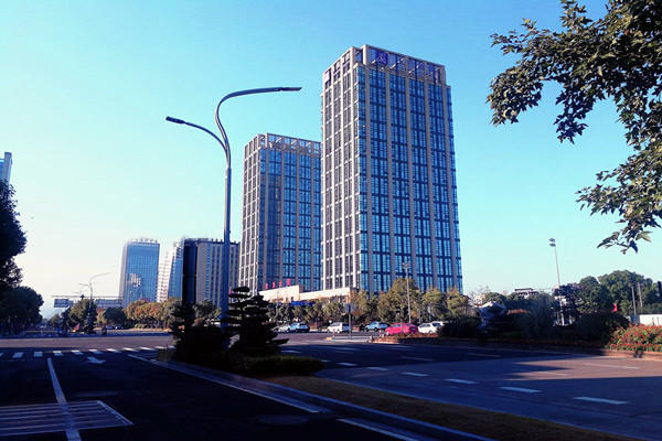 楼宇智能化专业化、系统化、节能化特点！(图1)